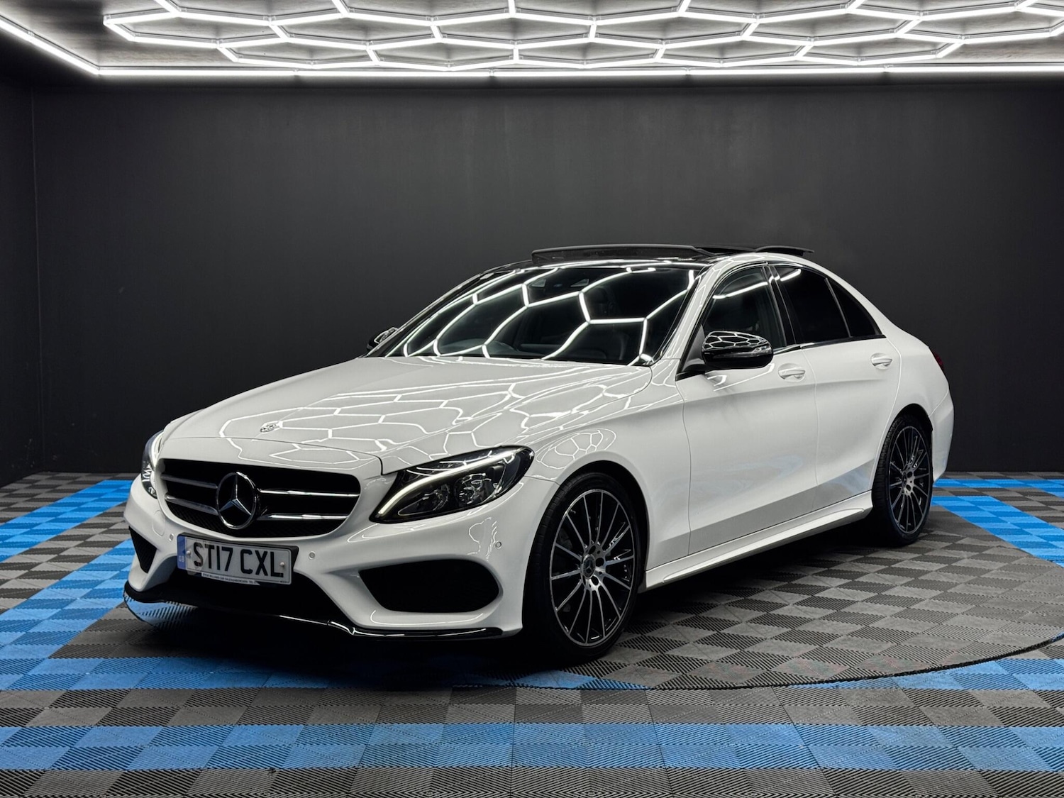 Used Mercedes-Benz C Class 2017 for sale - 76823676: Photo 3