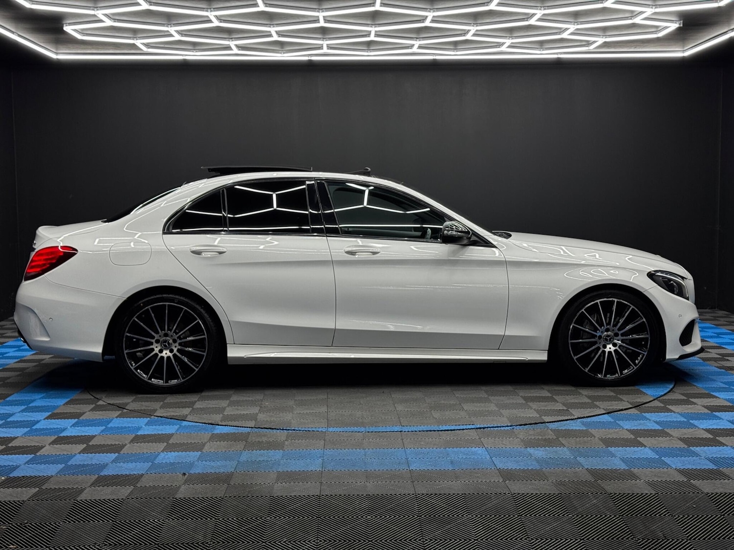 Used Mercedes-Benz C Class 2017 for sale - 76823676: Photo 4