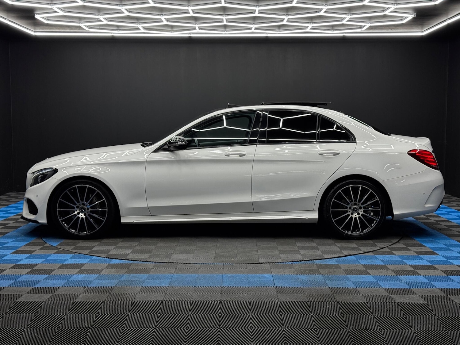 Used Mercedes-Benz C Class 2017 for sale - 76823676: Photo 8