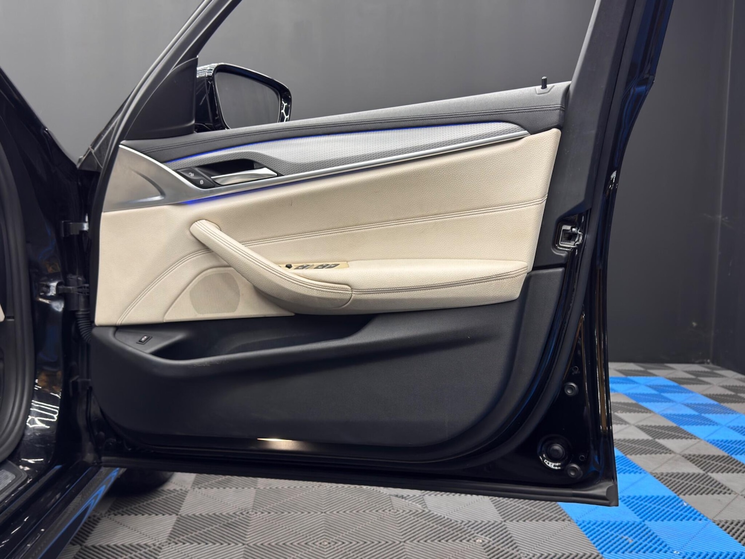 Used BMW 5 Series 2018 for sale - 76099384: Photo 42