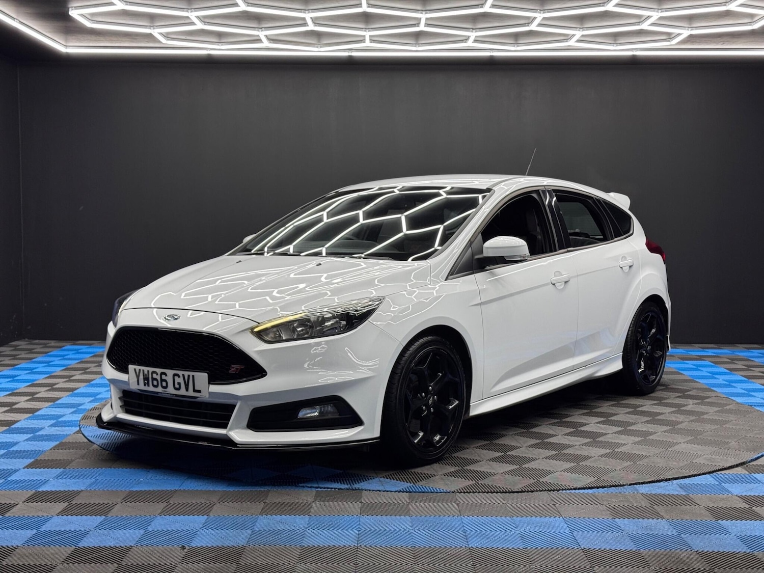 Used Ford Focus 2017 for sale - 76349481: Photo 3