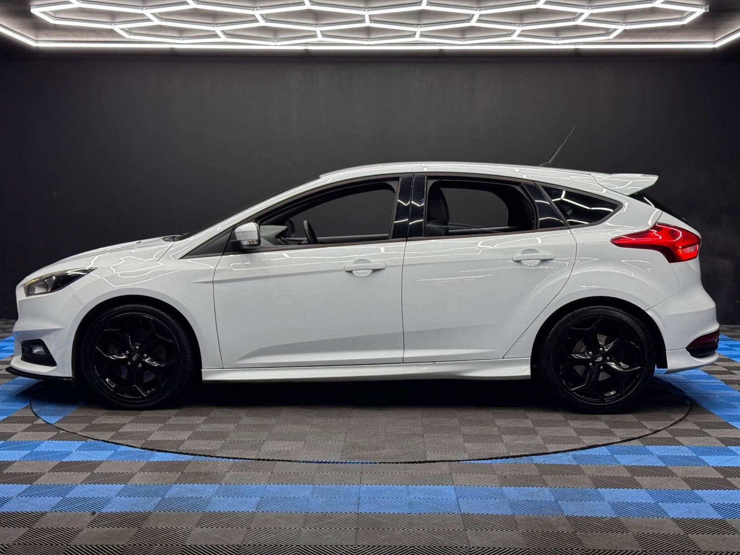 Used Ford Focus 2017 for sale - 76349481: Photo 8