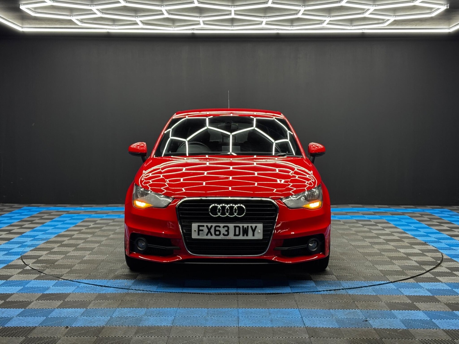 Used Audi A1 2013 for sale - 76990596: Photo 2