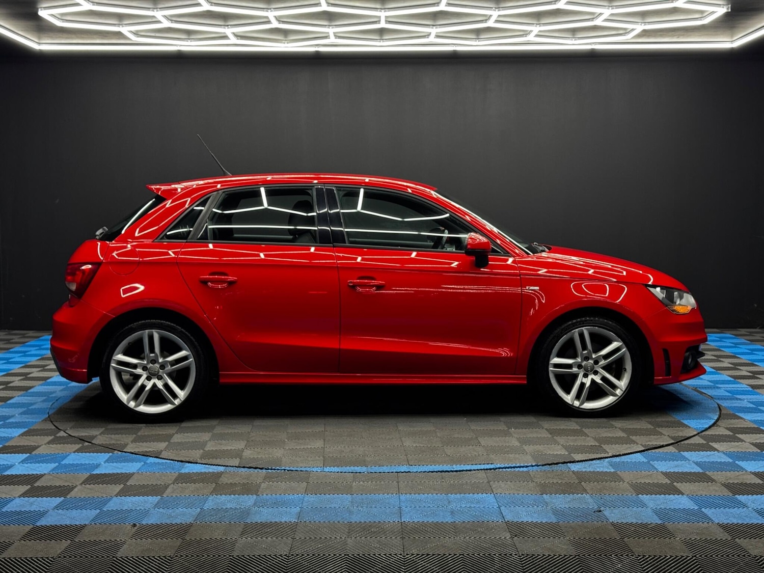 Used Audi A1 2013 for sale - 76990596: Photo 4