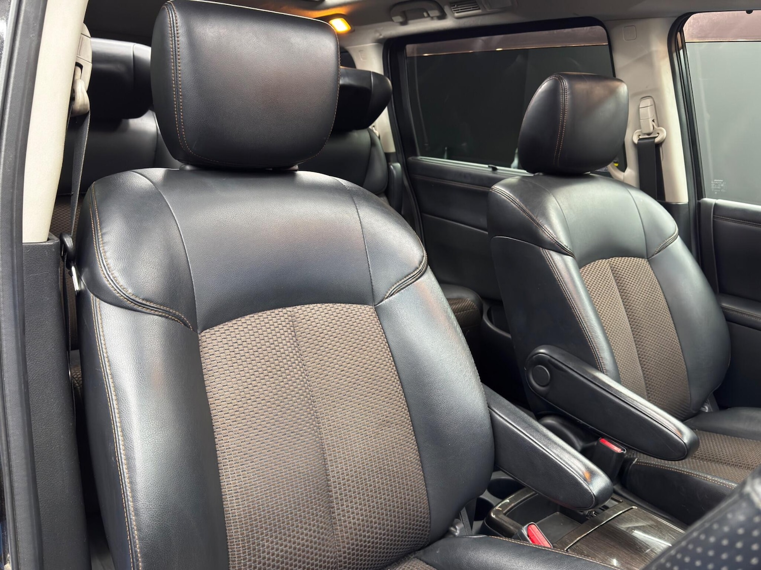 Used Nissan Elgrand for sale - 77852890: Photo 12