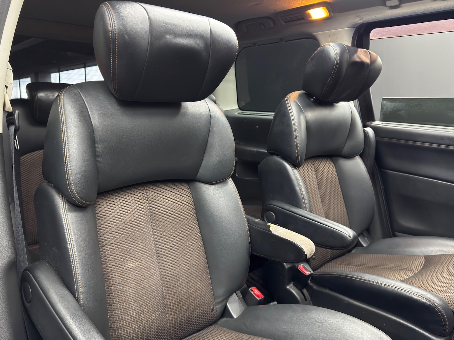 Used Nissan Elgrand for sale - 77852890: Photo 15