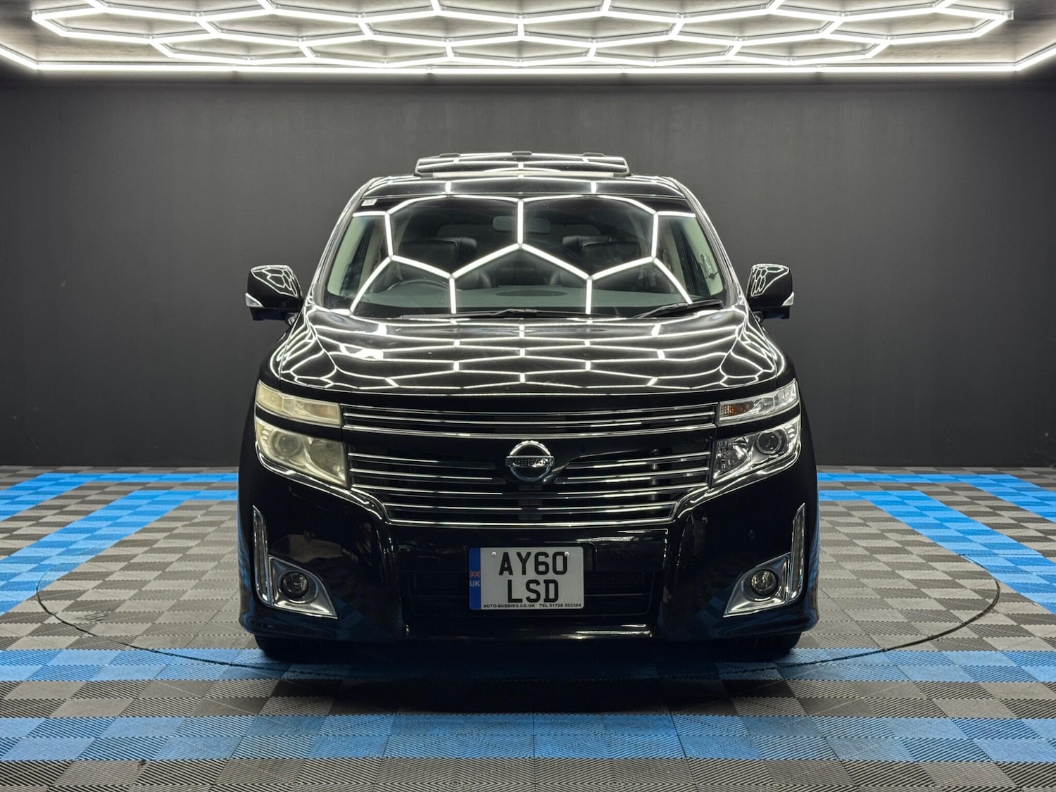 Used Nissan Elgrand for sale - 77852890: Photo 2