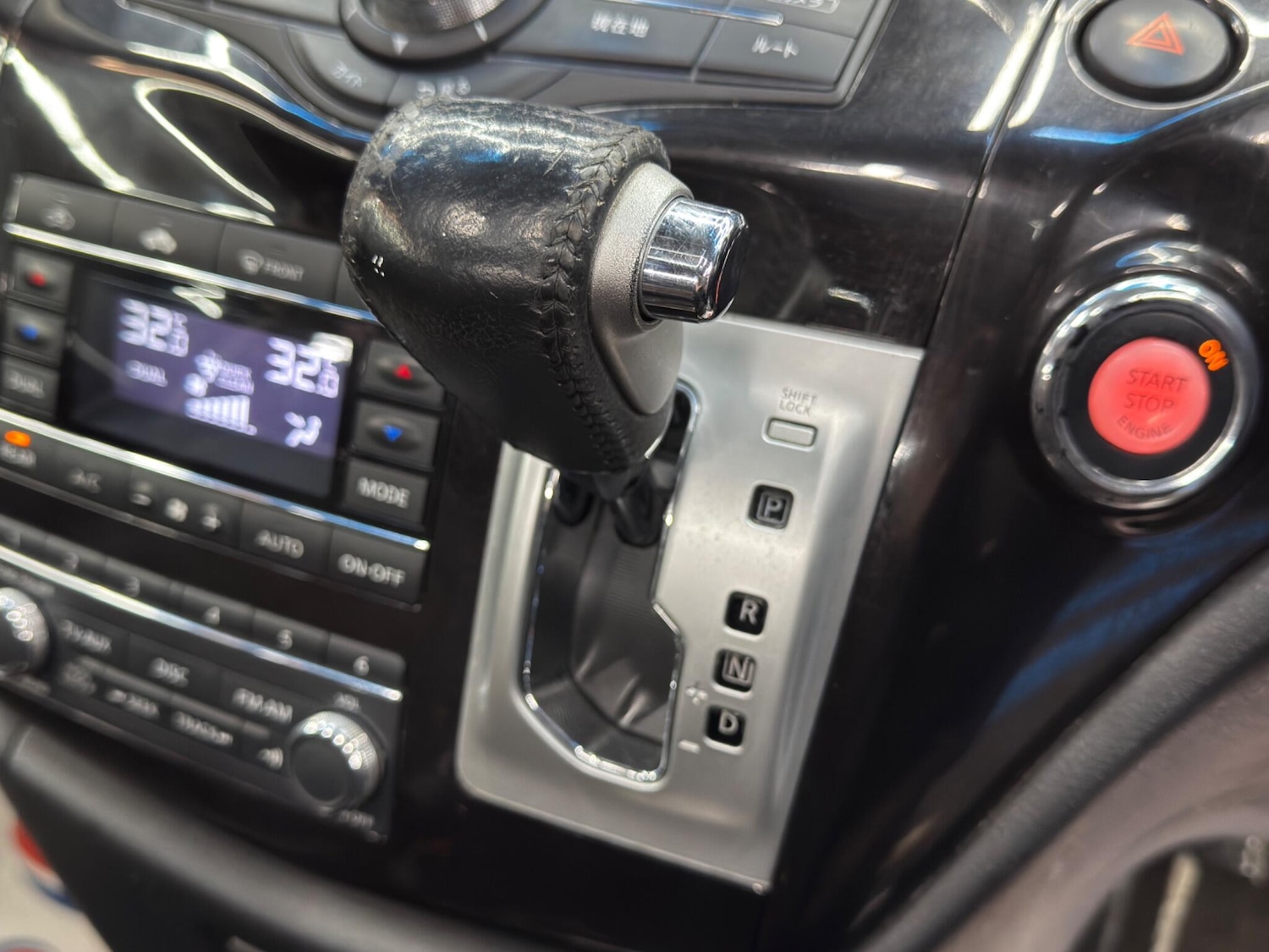 Used Nissan Elgrand for sale - 77852890: Photo 26