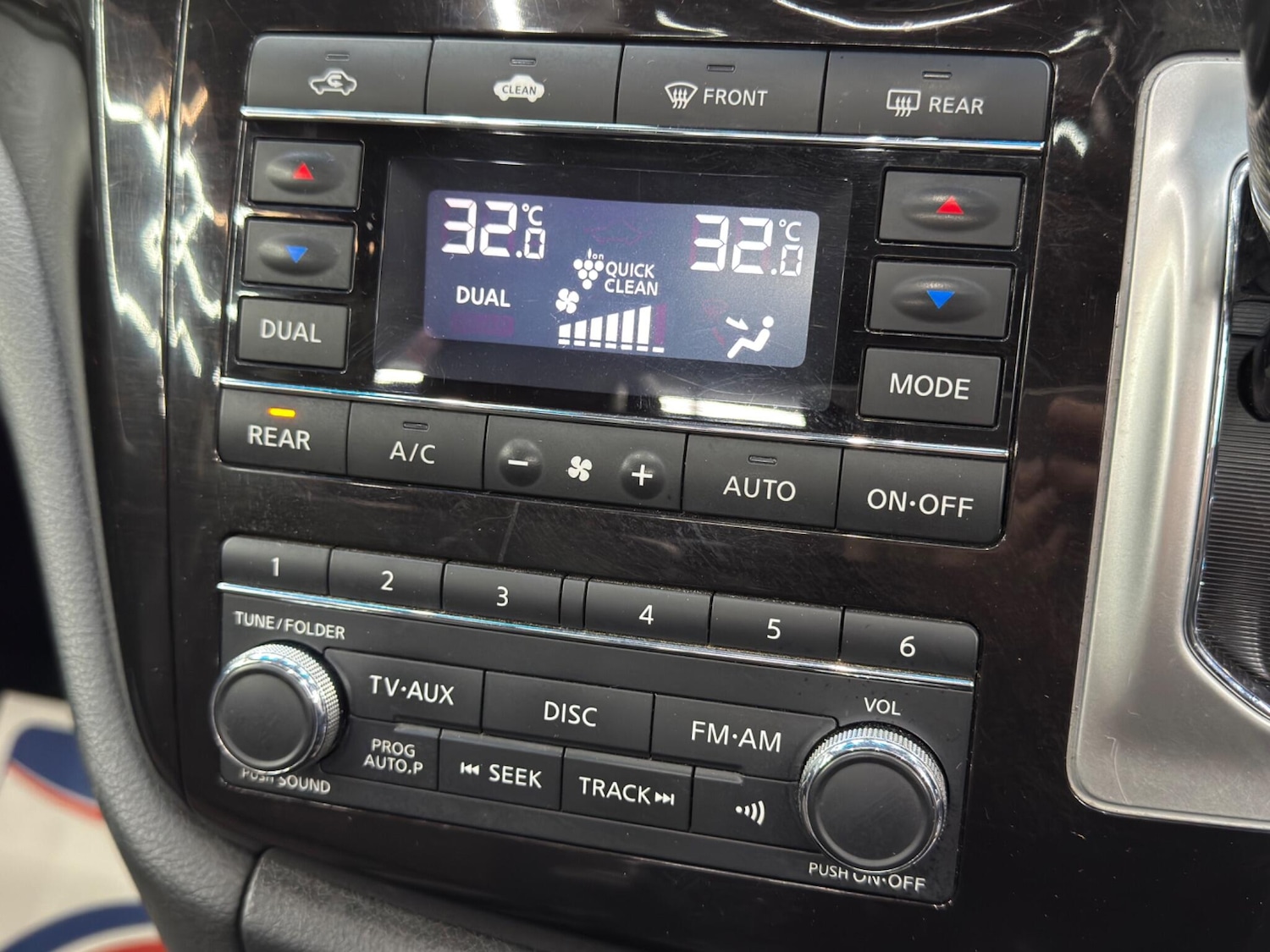 Used Nissan Elgrand for sale - 77852890: Photo 27