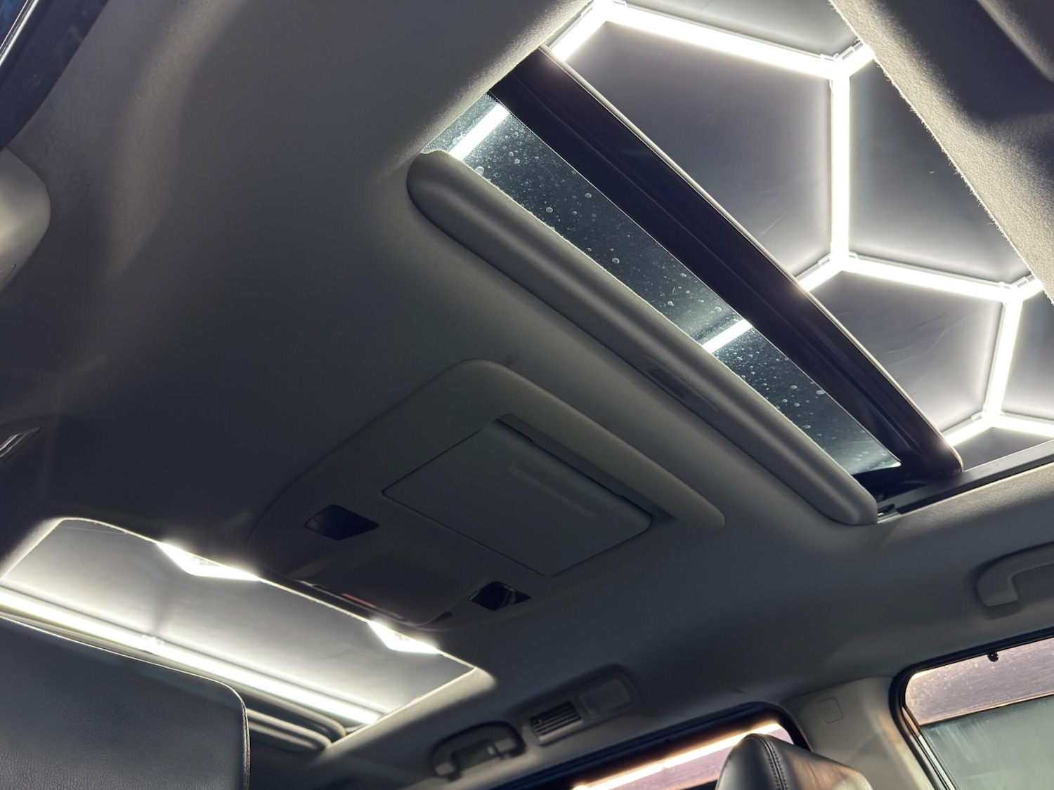 Used Nissan Elgrand for sale - 77852890: Photo 32