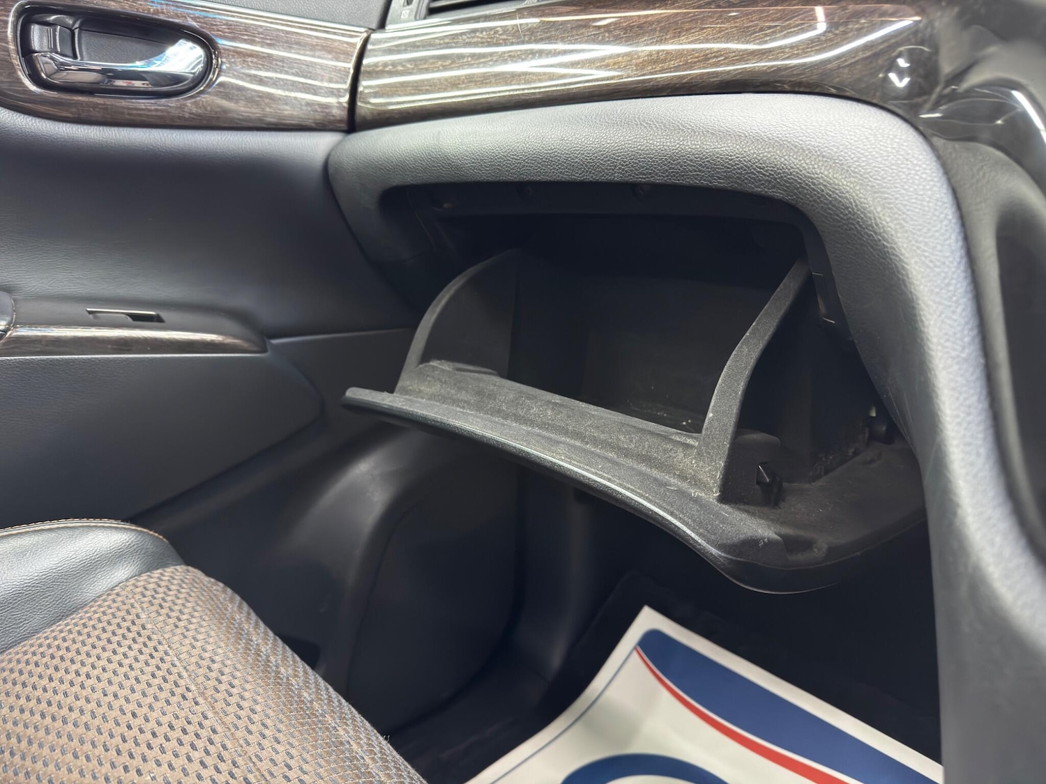 Used Nissan Elgrand for sale - 77852890: Photo 34