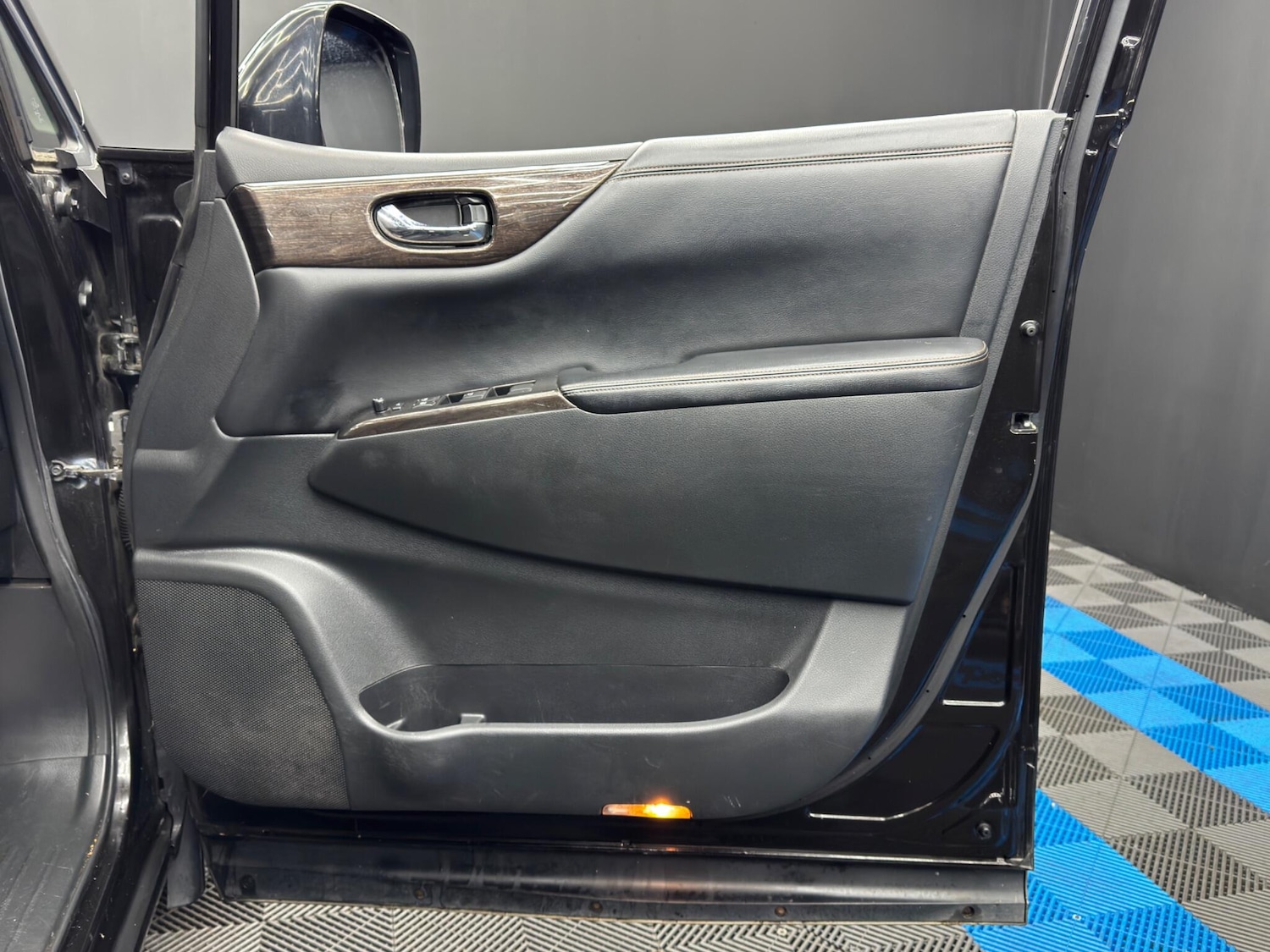 Used Nissan Elgrand for sale - 77852890: Photo 36