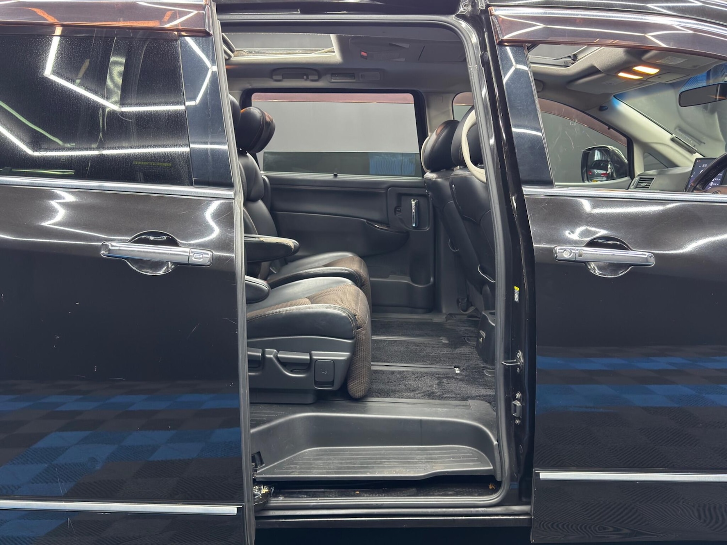 Used Nissan Elgrand for sale - 77852890: Photo 38