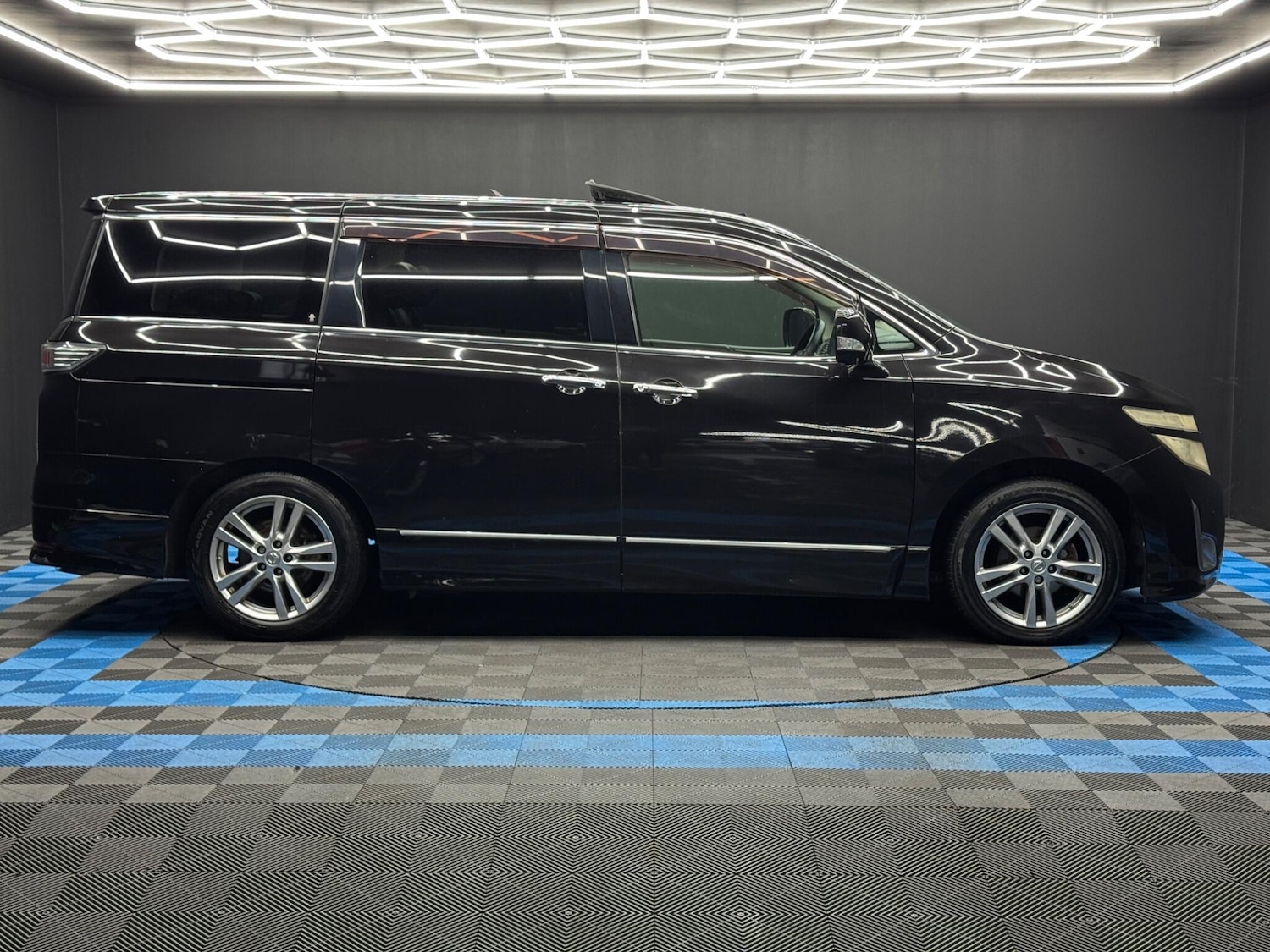 Used Nissan Elgrand for sale - 77852890: Photo 4