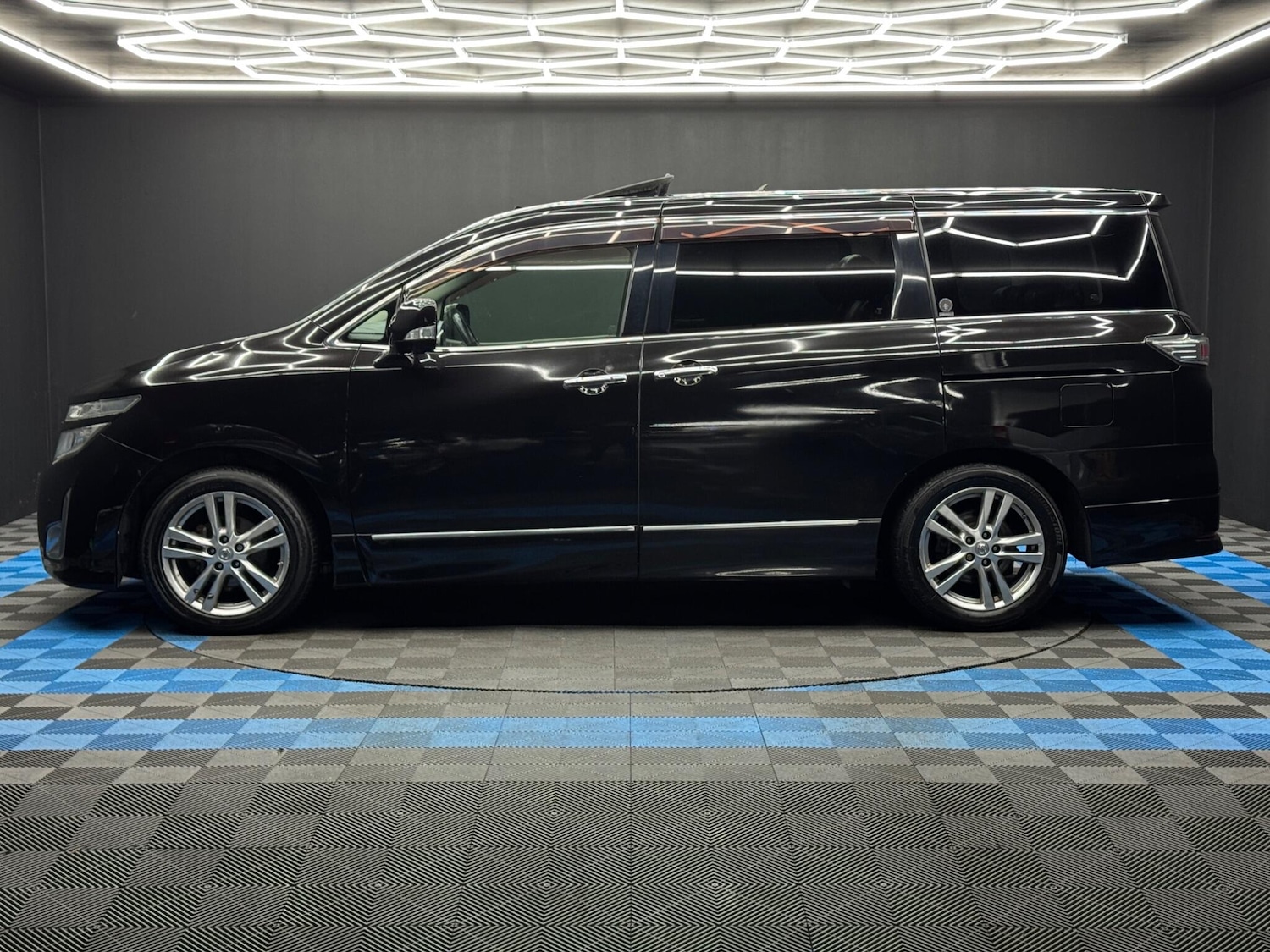 Used Nissan Elgrand for sale - 77852890: Photo 8