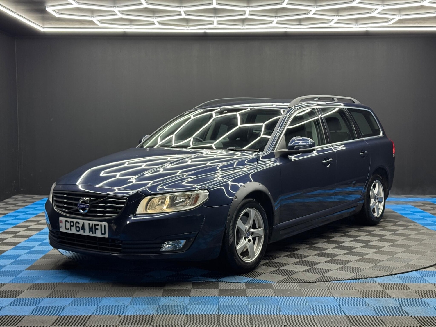 Used Volvo V70 2015 for sale - 77331995: Photo 3