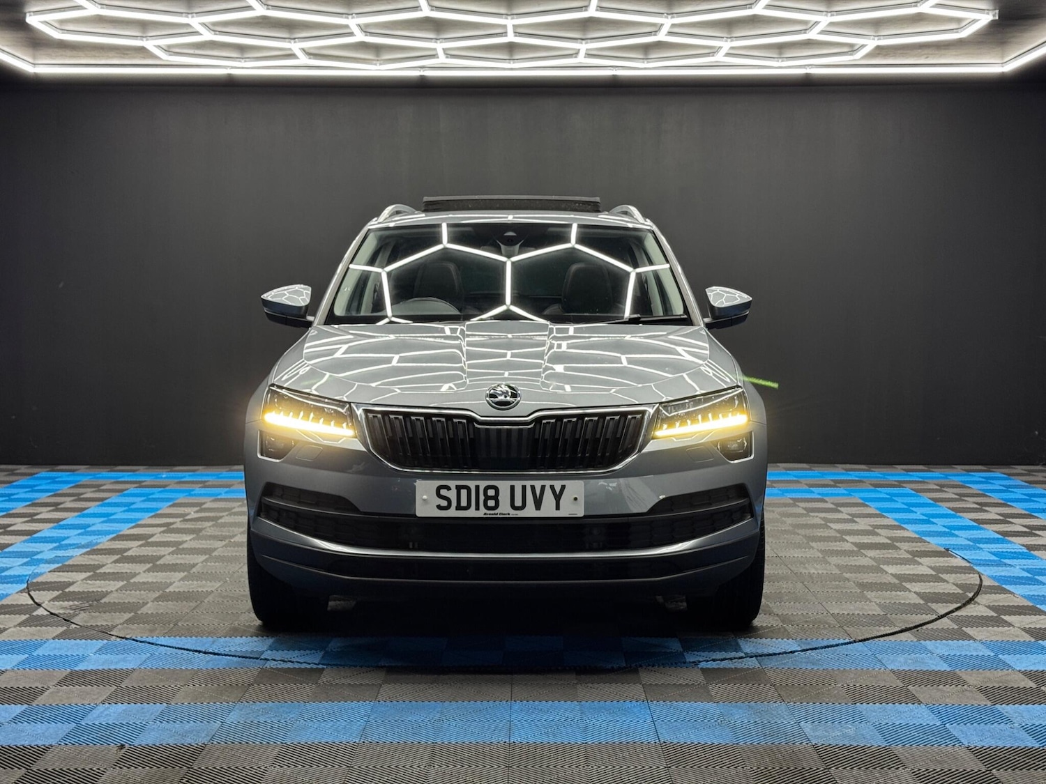 Used Skoda Karoq 2018 for sale - 76801479: Photo 2