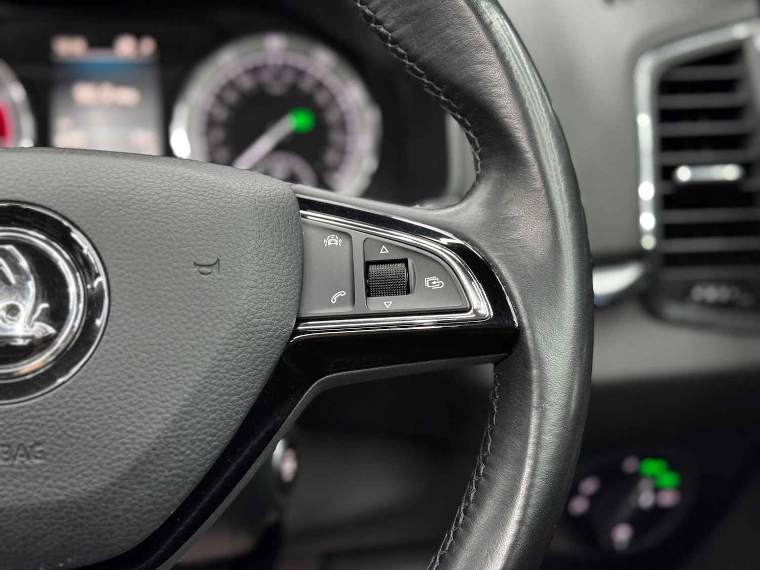 Used Skoda Karoq 2018 for sale - 76801479: Photo 21