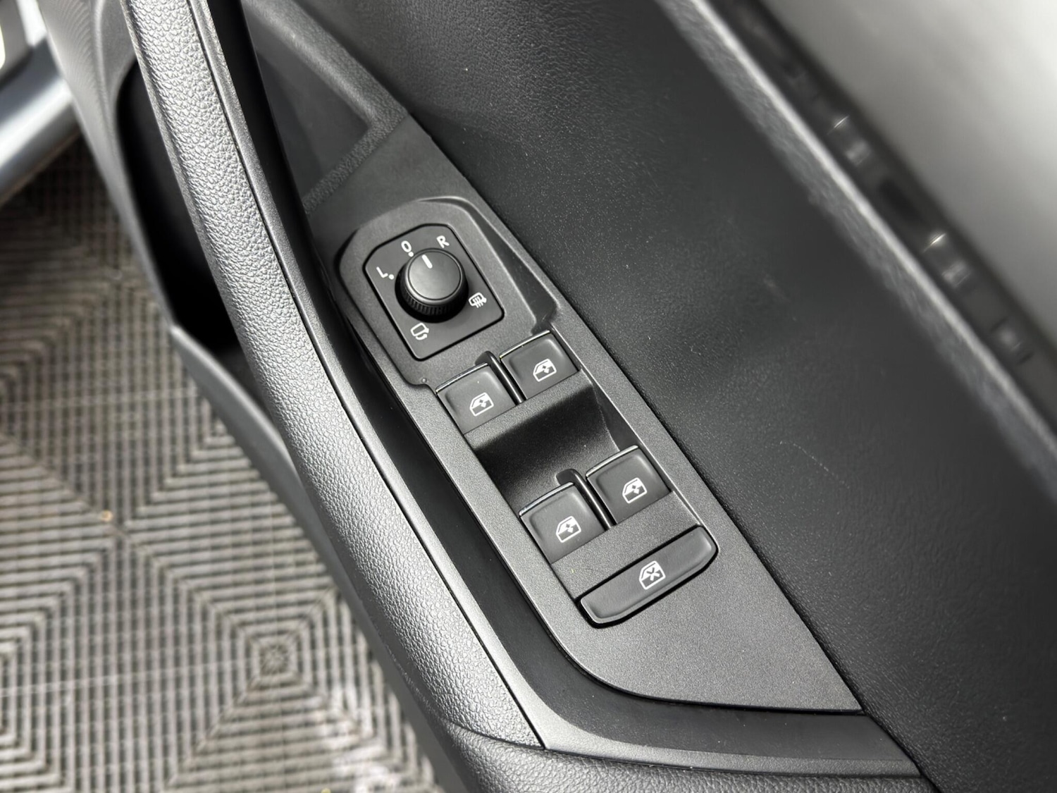 Used Skoda Karoq 2018 for sale - 76801479: Photo 46