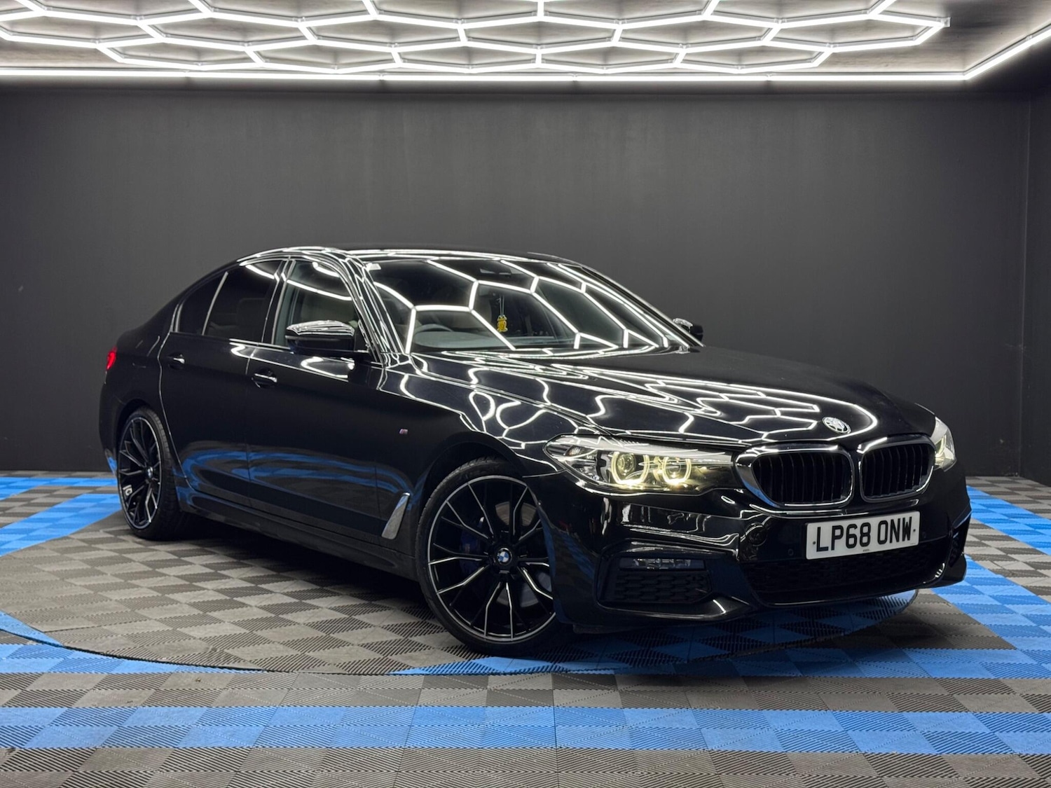 Used BMW 5 Series 2018 for sale - 76989346: Photo 1