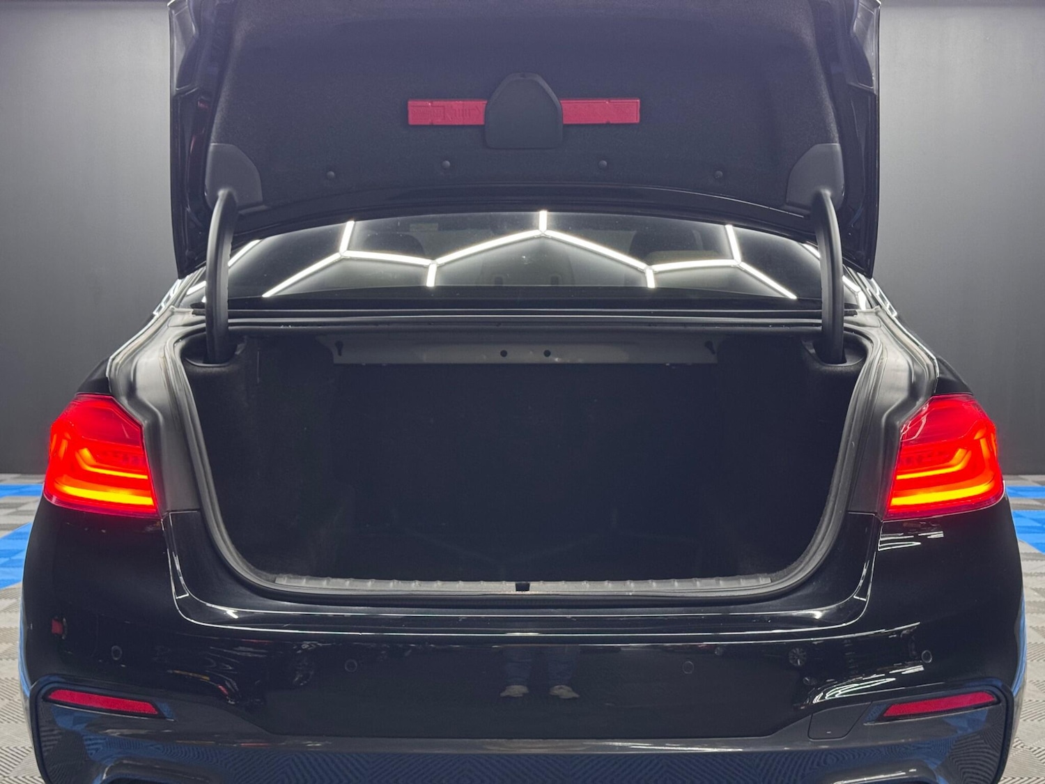 Used BMW 5 Series 2018 for sale - 76989346: Photo 41