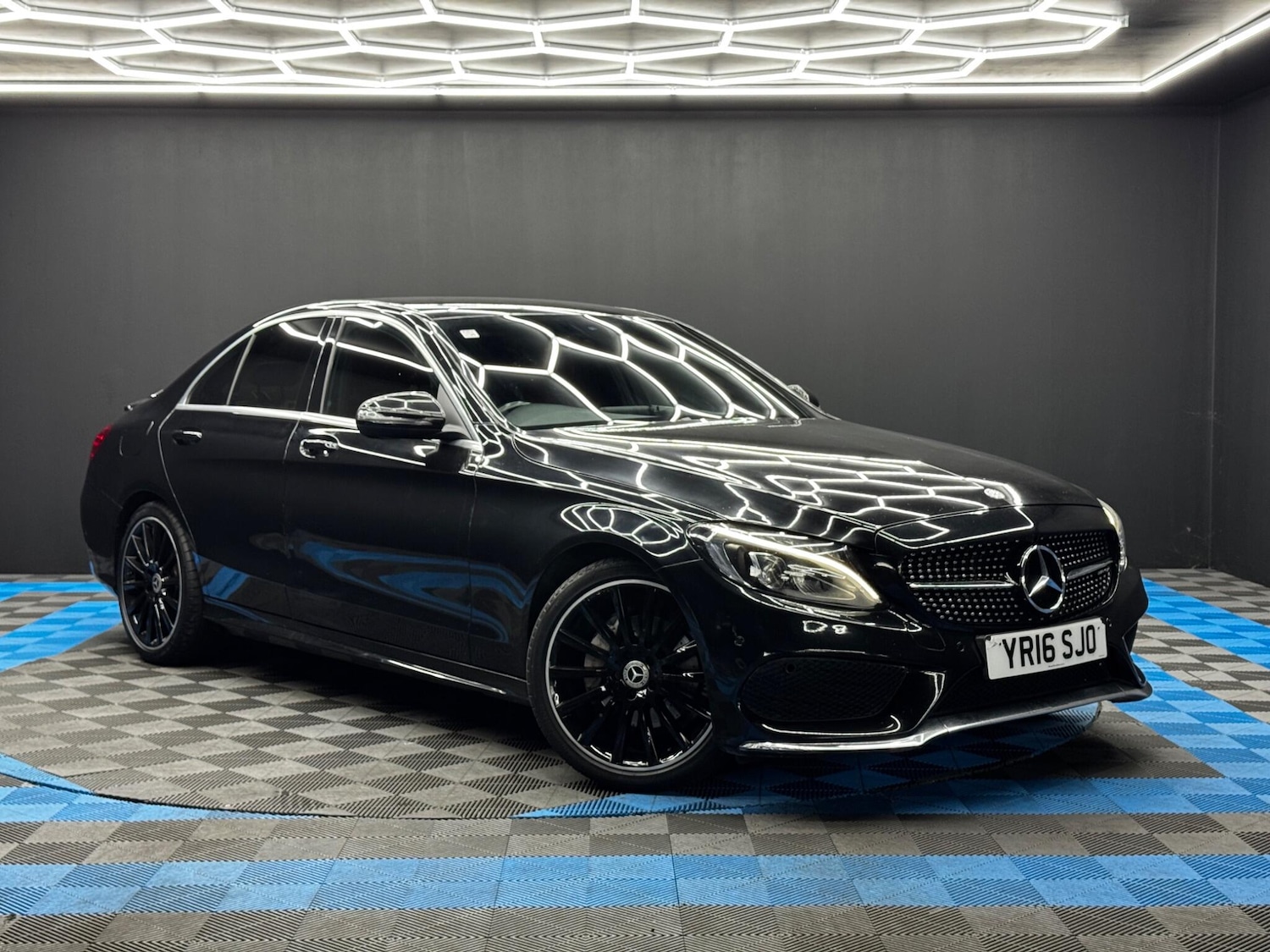 Used Mercedes-Benz C Class 2016 for sale - 76584198: Photo 1