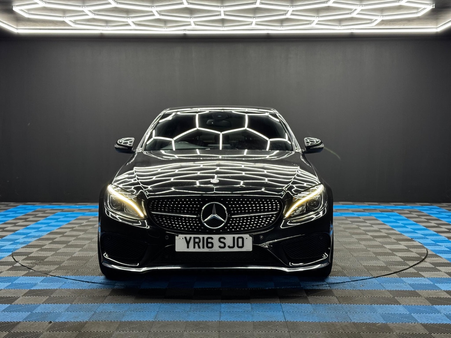 Used Mercedes-Benz C Class 2016 for sale - 76584198: Photo 2