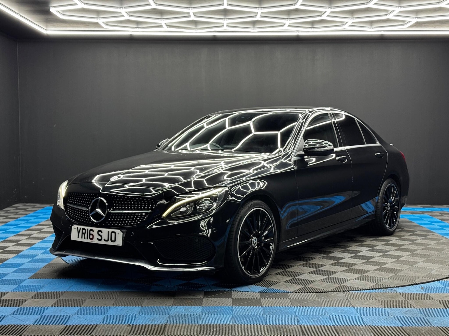 Used Mercedes-Benz C Class 2016 for sale - 76584198: Photo 3