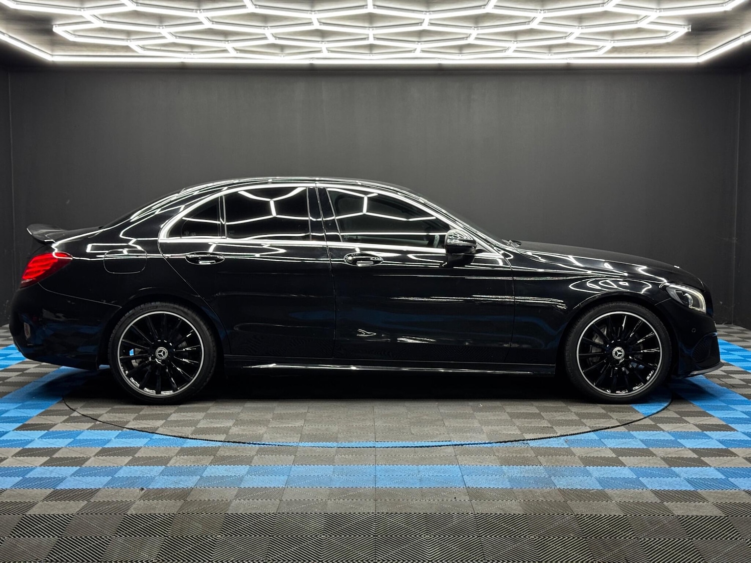 Used Mercedes-Benz C Class 2016 for sale - 76584198: Photo 4