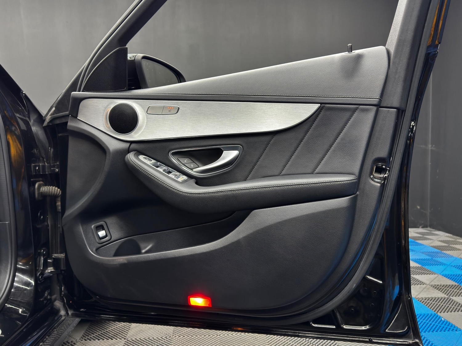 Used Mercedes-Benz C Class 2015 for sale - 76646089: Photo 36