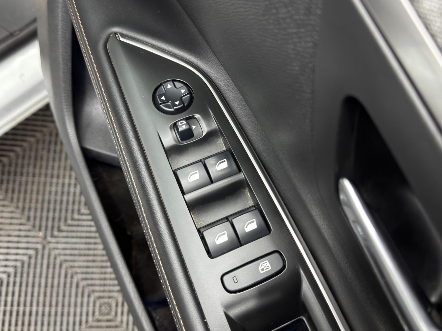 Used Peugeot 5008 2018 for sale - 77084475: Photo 42