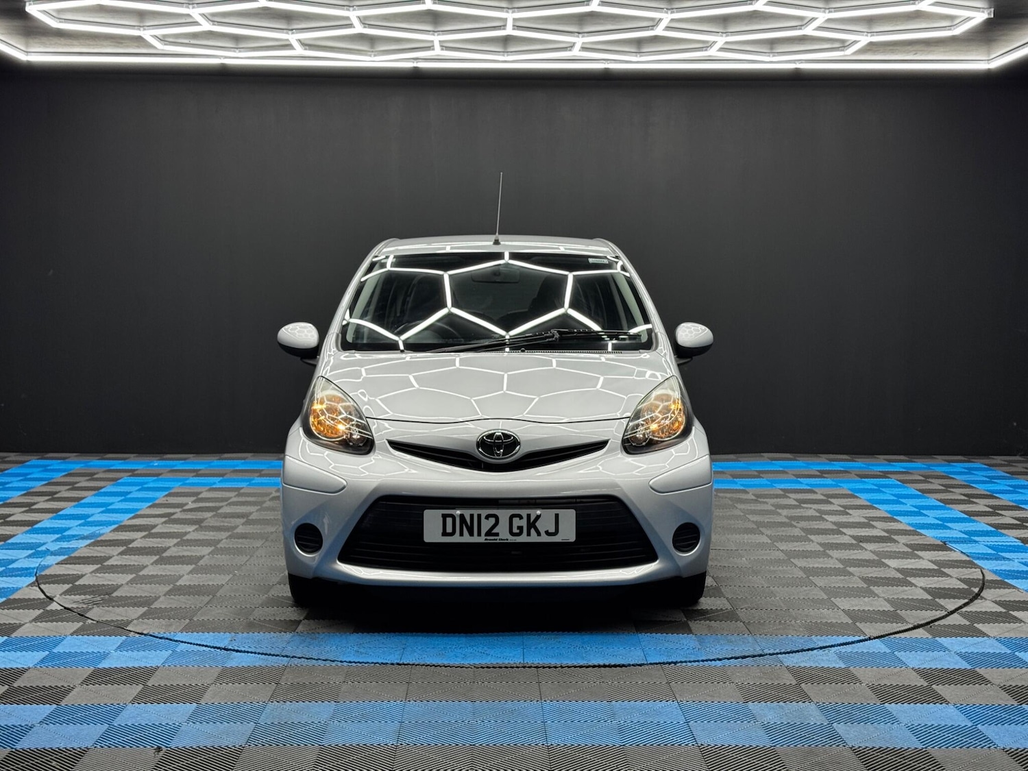 Used Toyota AYGO 2012 for sale - 76735035: Photo 2