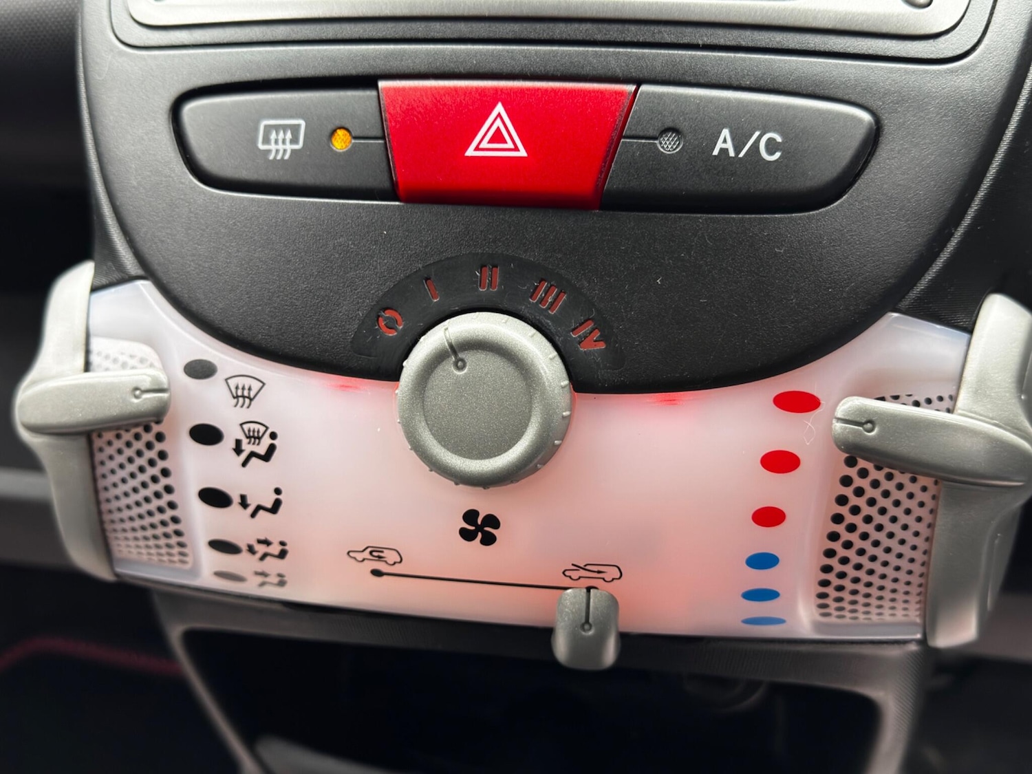 Used Toyota AYGO 2012 for sale - 76735035: Photo 24