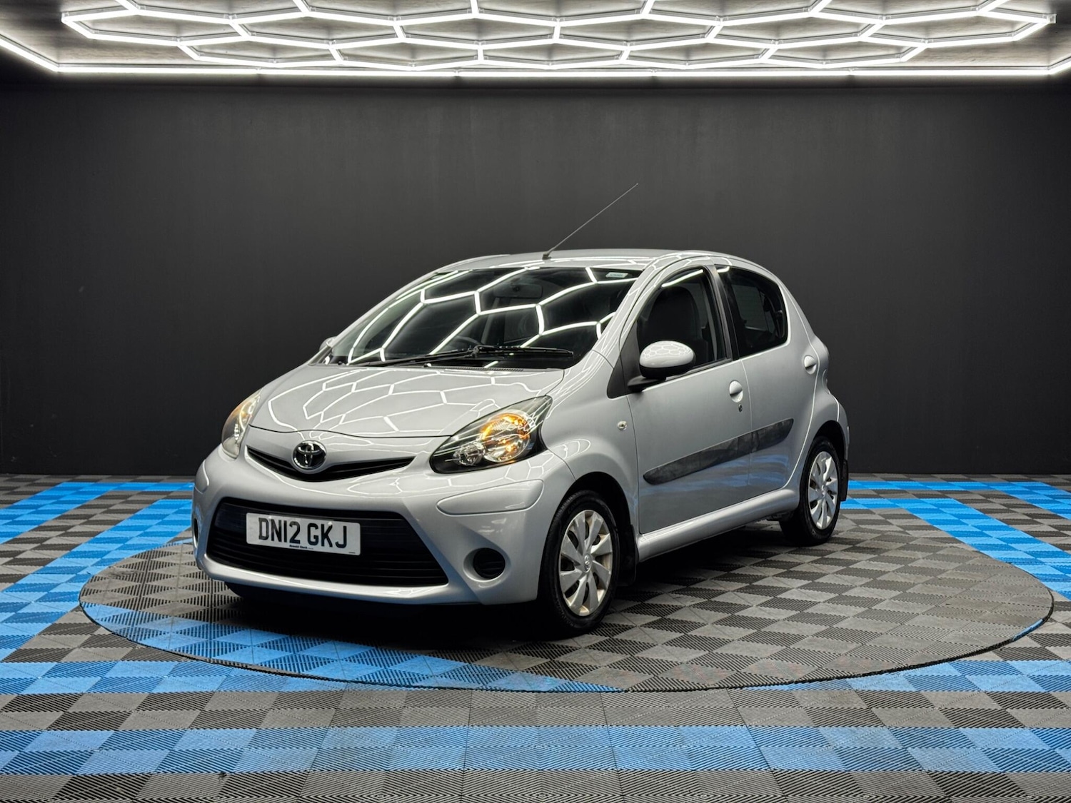 Used Toyota AYGO 2012 for sale - 76735035: Photo 3