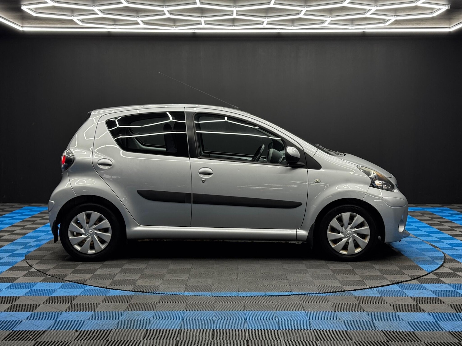 Used Toyota AYGO 2012 for sale - 76735035: Photo 4