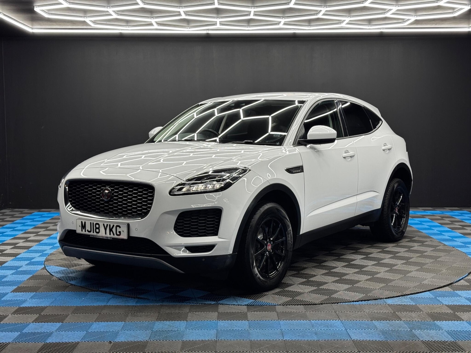 Used Jaguar E-Pace 2018 for sale - 76965014: Photo 3