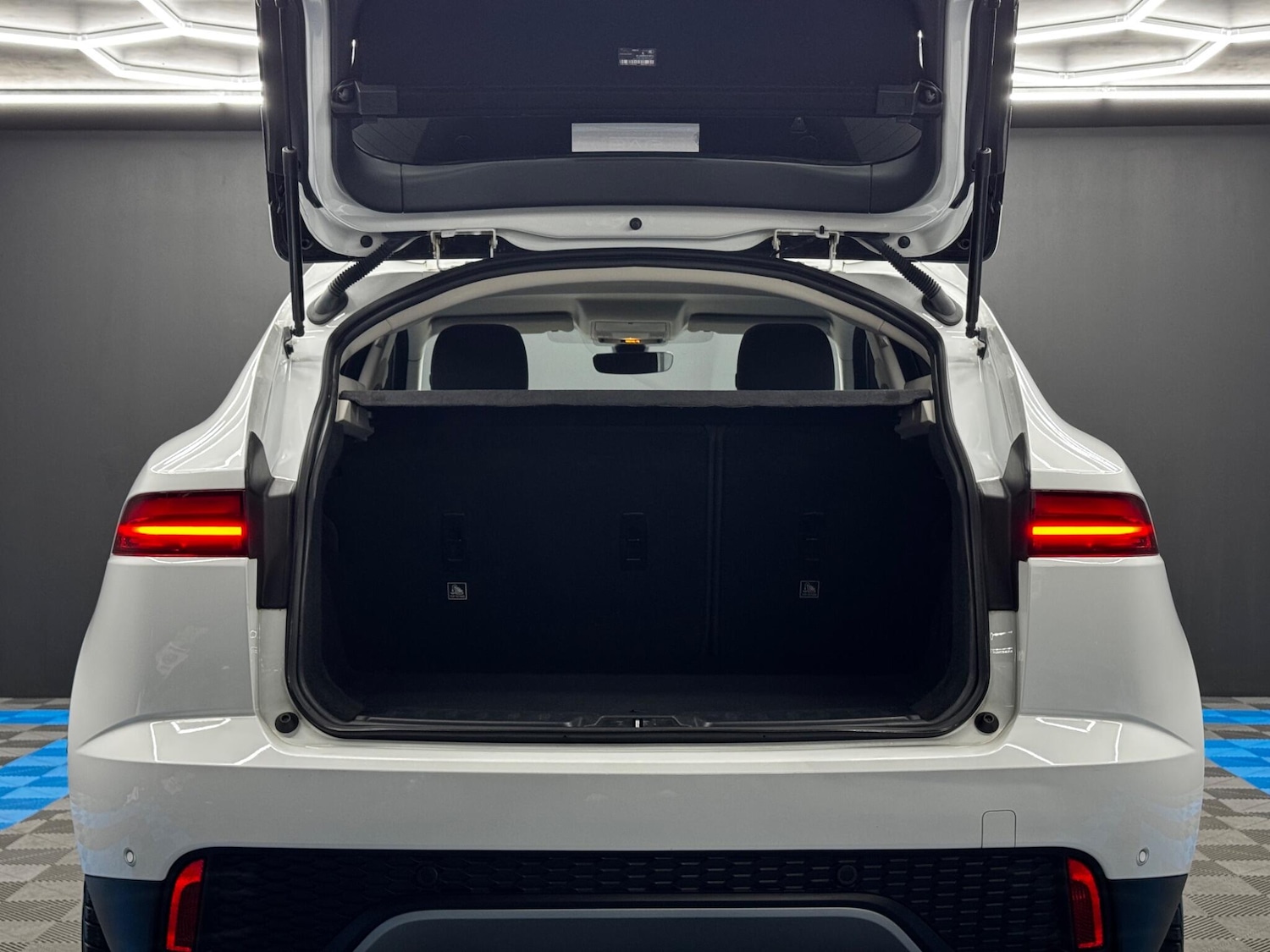 Used Jaguar E-Pace 2018 for sale - 76965014: Photo 37