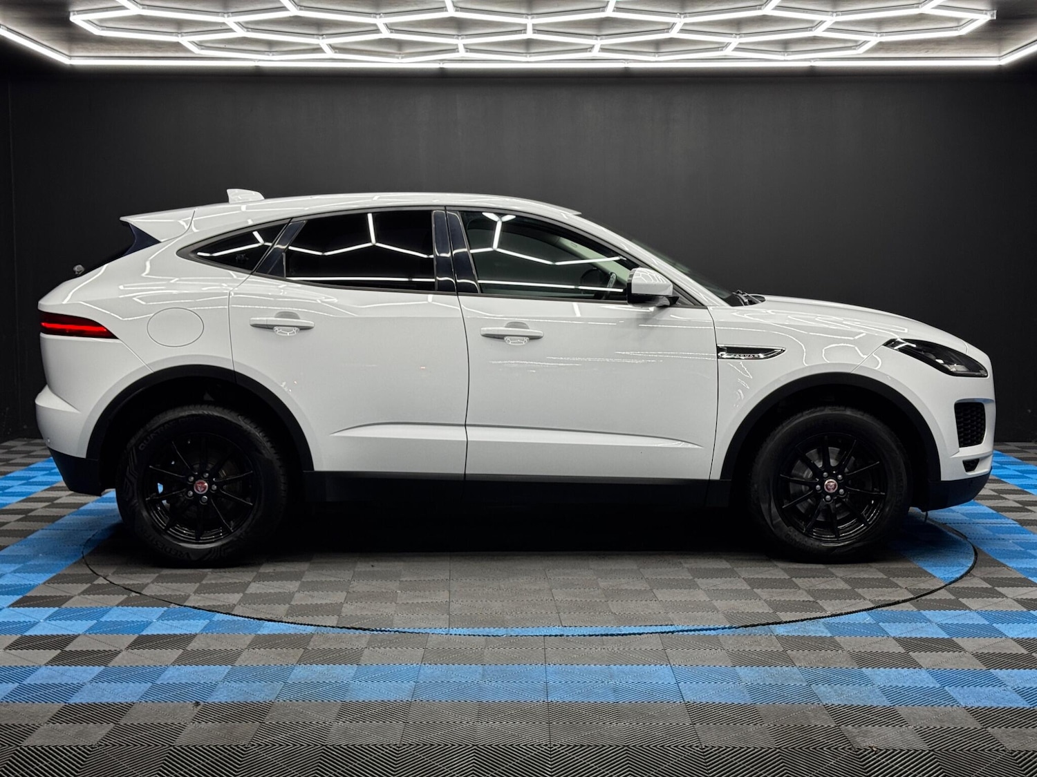 Used Jaguar E-Pace 2018 for sale - 76965014: Photo 4