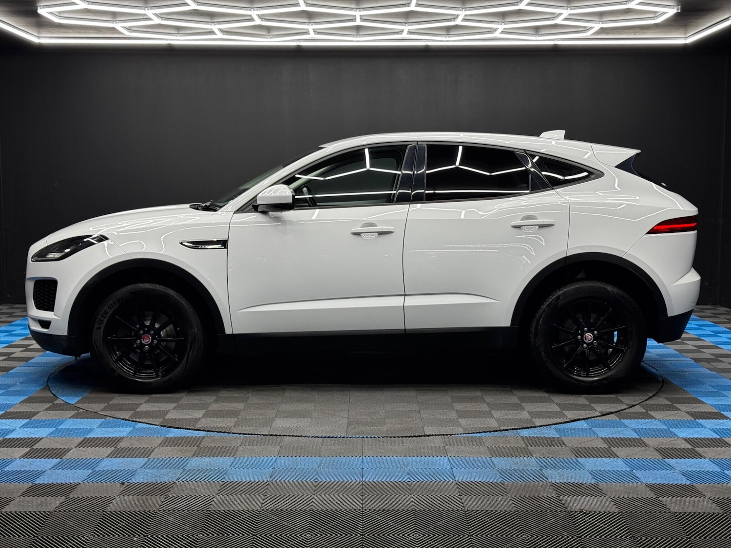 Used Jaguar E-Pace 2018 for sale - 76965014: Photo 8