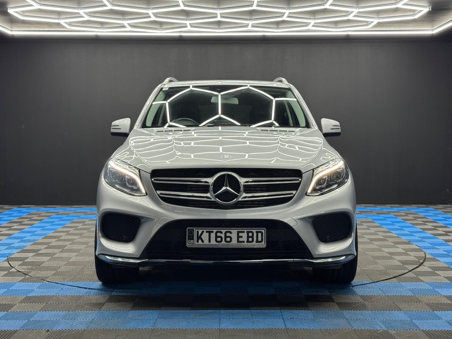 Used Mercedes-Benz GLE 2017 for sale - 76607193: Photo 2