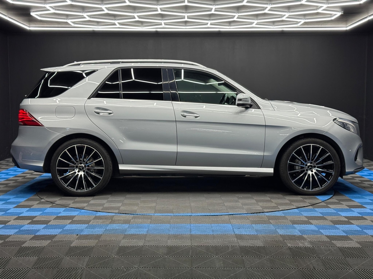 Used Mercedes-Benz GLE 2017 for sale - 76607193: Photo 4