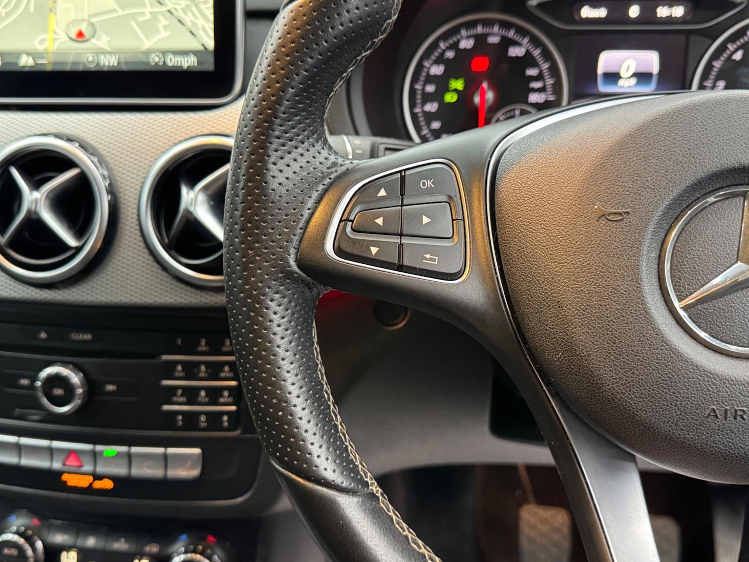 Used Mercedes-Benz B Class 2016 for sale - 76839504: Photo 20