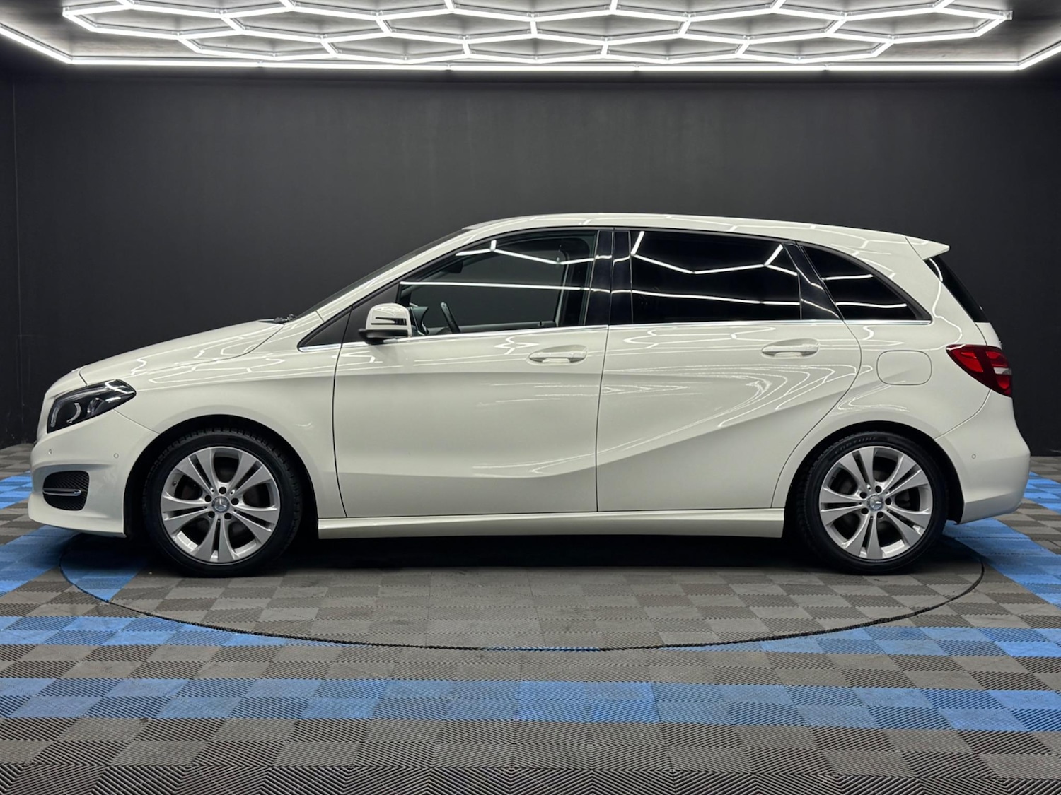 Used Mercedes-Benz B Class 2016 for sale - 76839504: Photo 8