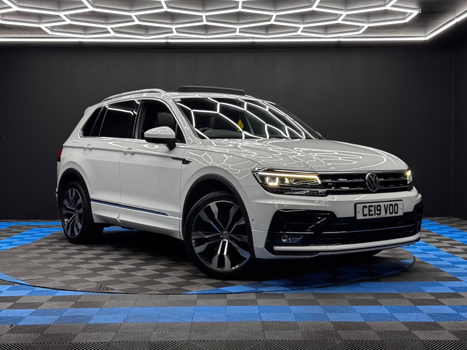 Used Volkswagen Tiguan 2019 for sale - 76012574: Photo 1