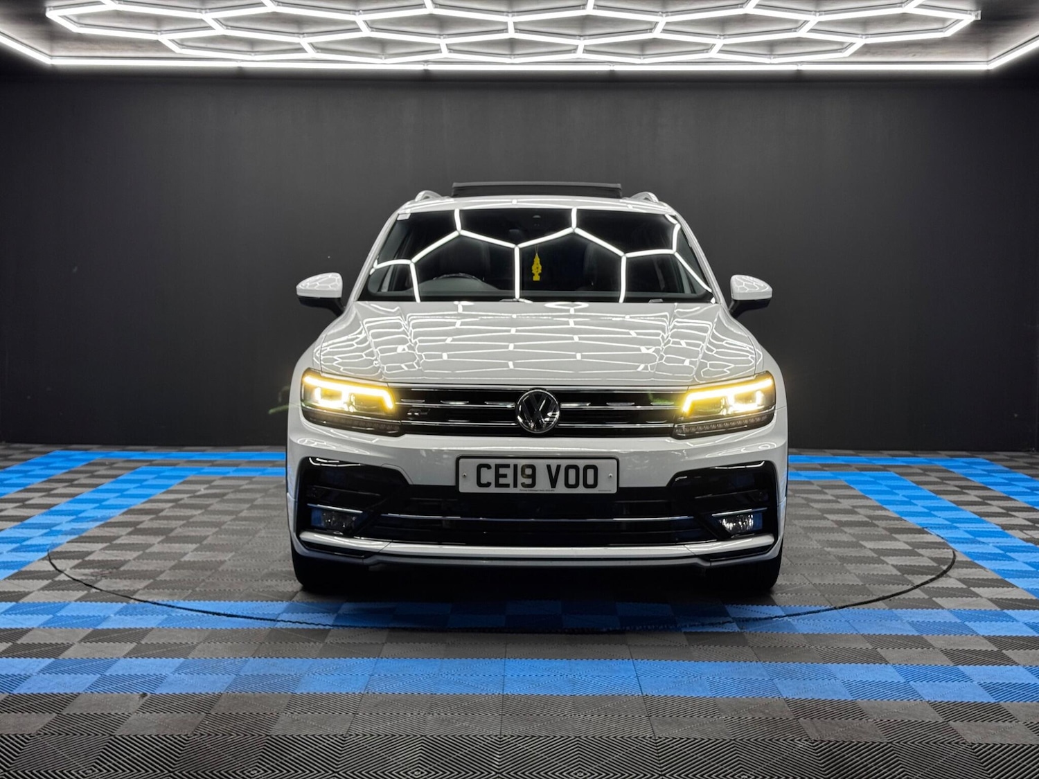 Used Volkswagen Tiguan 2019 for sale - 76012574: Photo 2