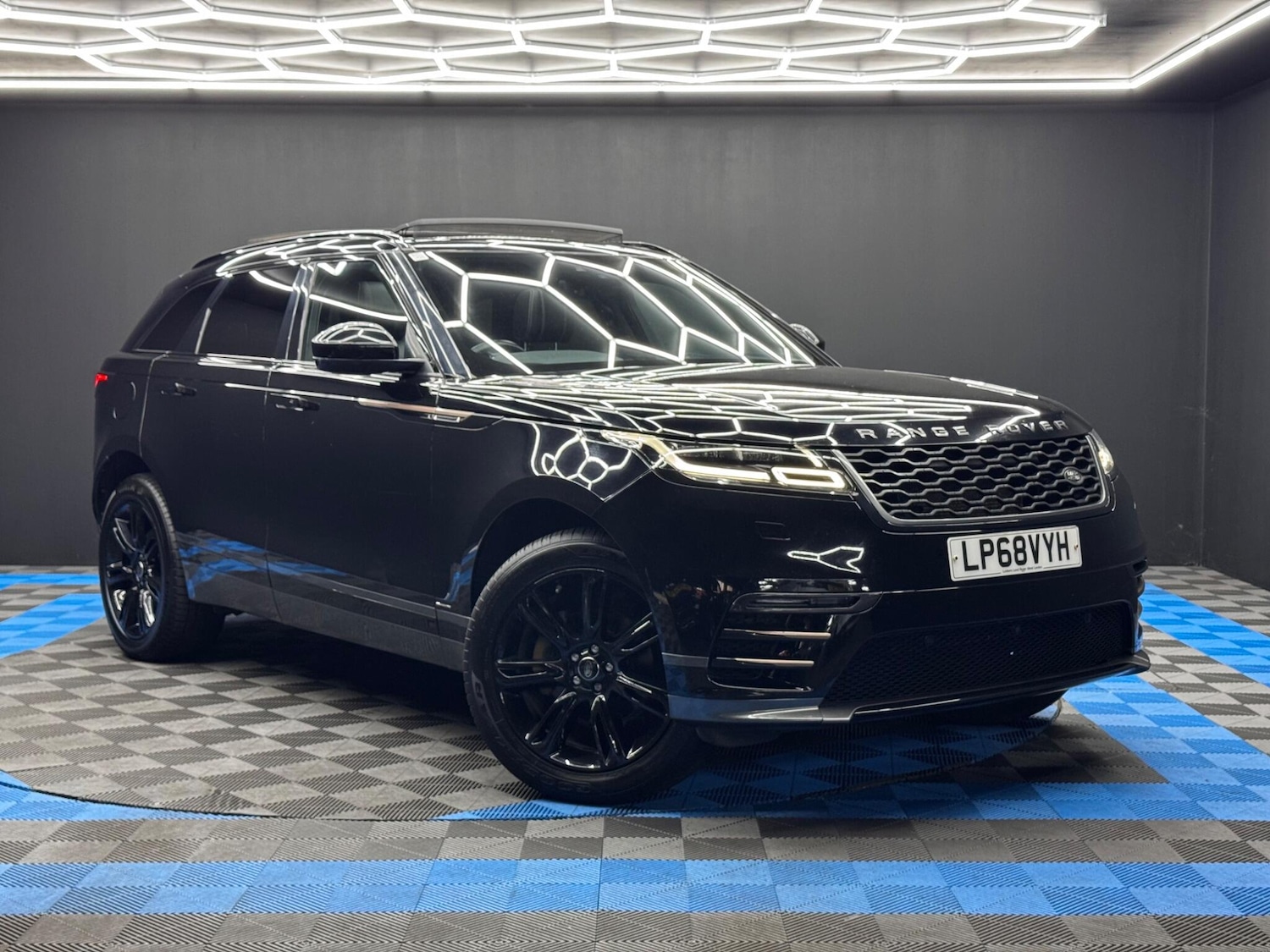 Used Land Rover Range Rover Velar 2018 for sale - 76349579: Photo 1