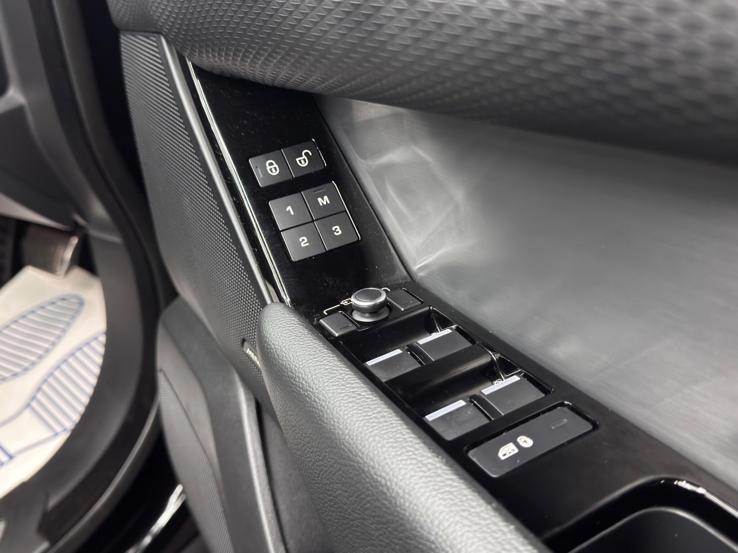 Used Land Rover Range Rover Velar 2018 for sale - 76349579: Photo 45