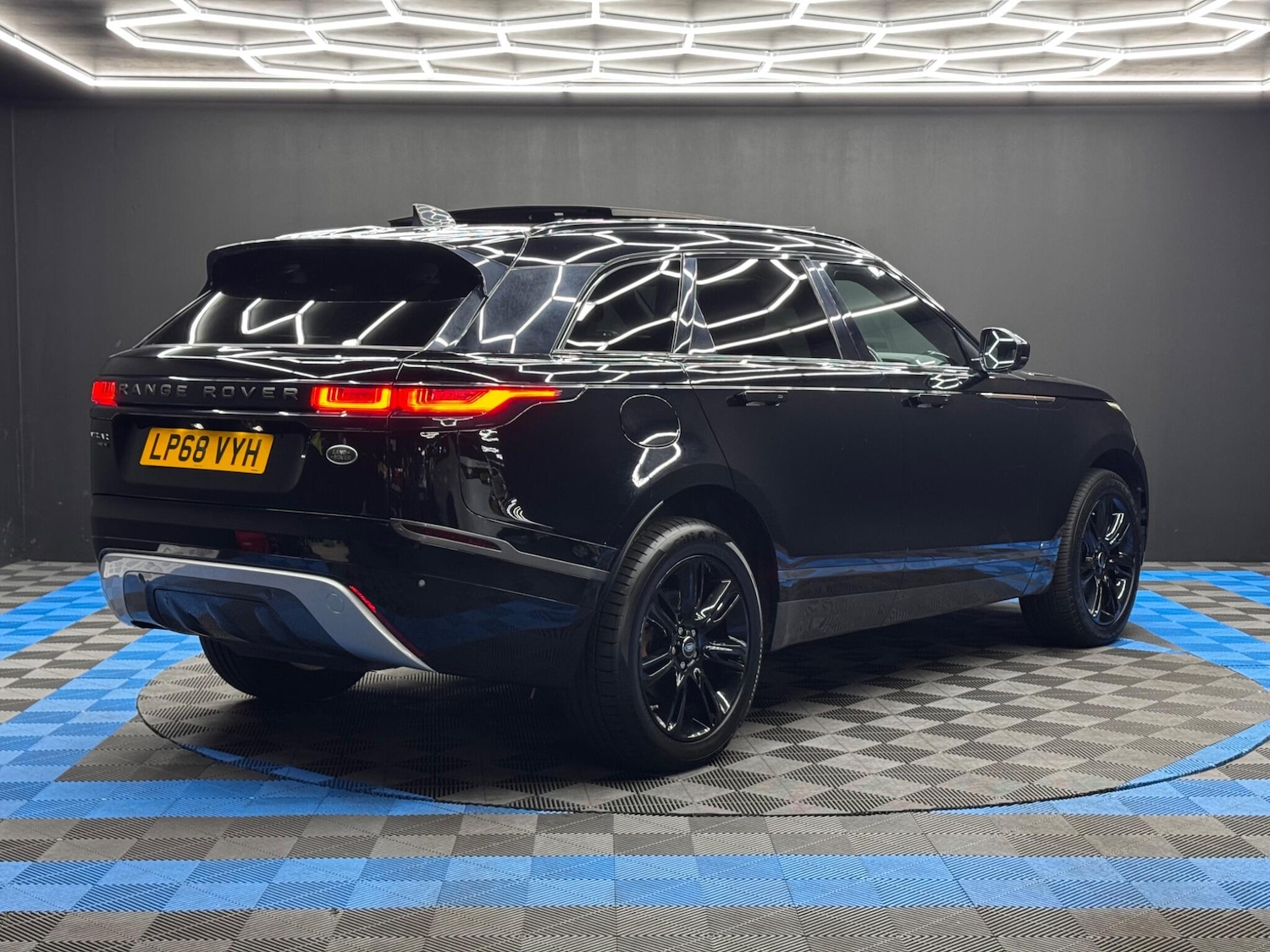 Used Land Rover Range Rover Velar 2018 for sale - 76349579: Photo 5