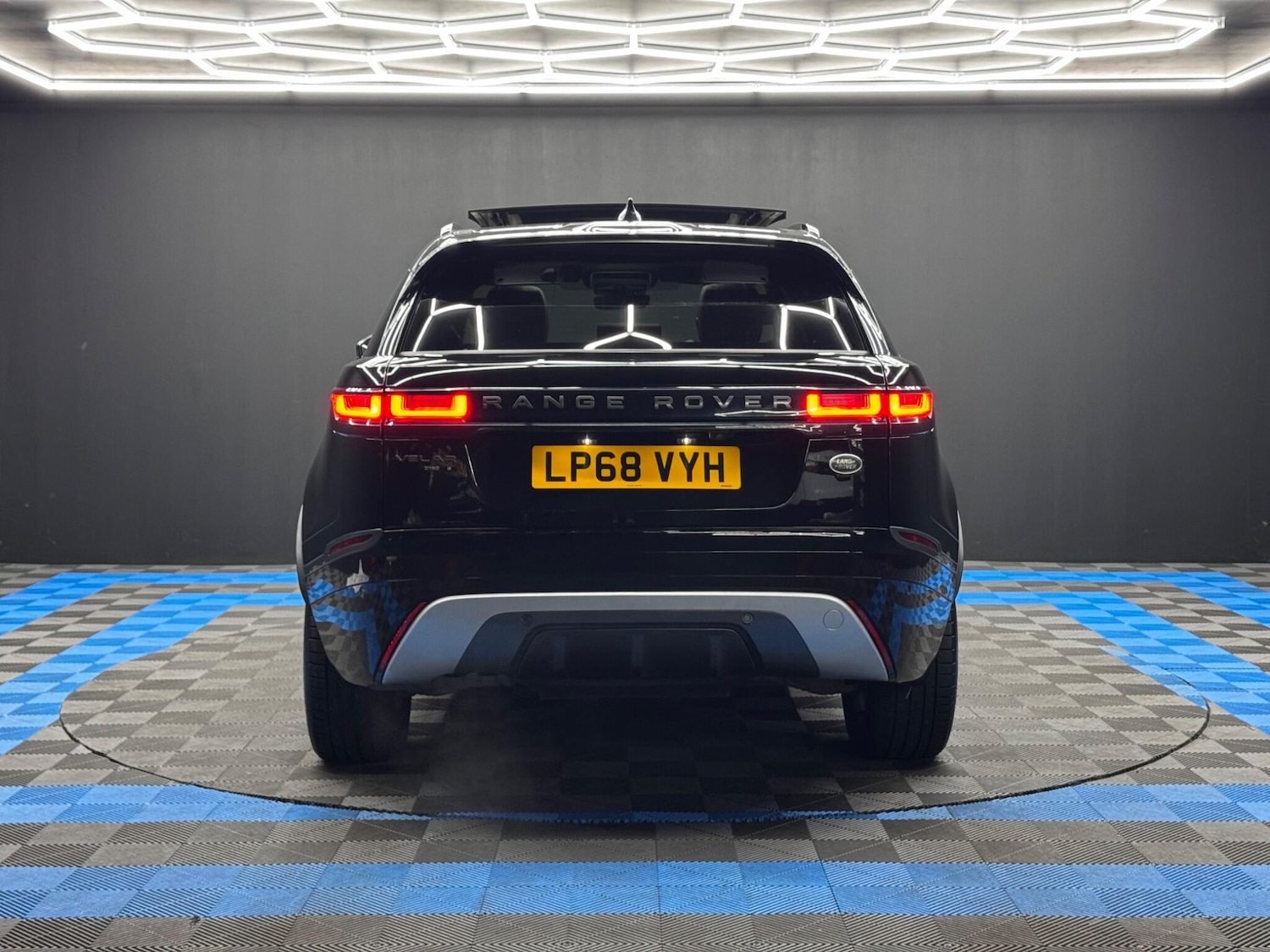 Used Land Rover Range Rover Velar 2018 for sale - 76349579: Photo 6
