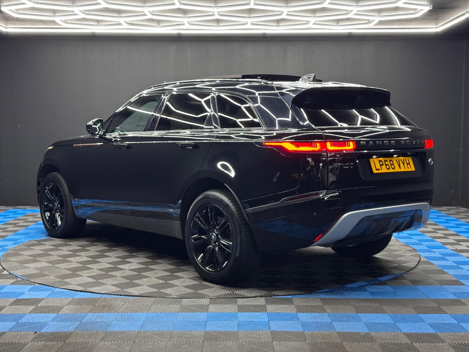 Used Land Rover Range Rover Velar 2018 for sale - 76349579: Photo 7